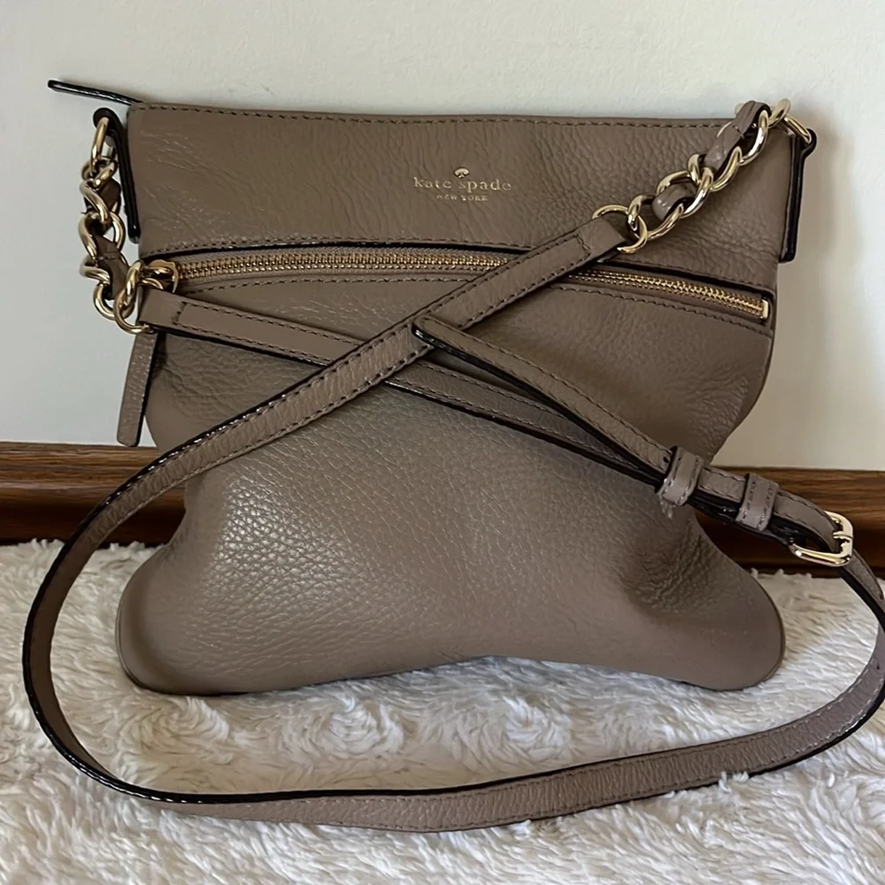 Kate Spade Cobble Hill Ellen Taupe Leather Crossbody with Dust Bag